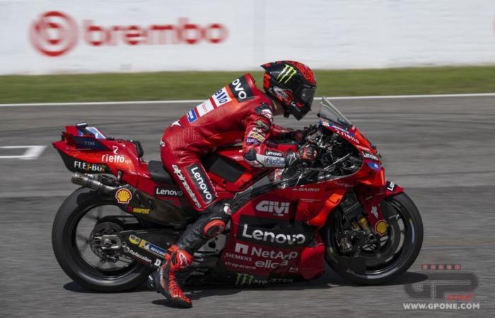 MotoGP, Bagnaia domina el viernes en Assen: 2º Viñales, 3º Alex Márquez