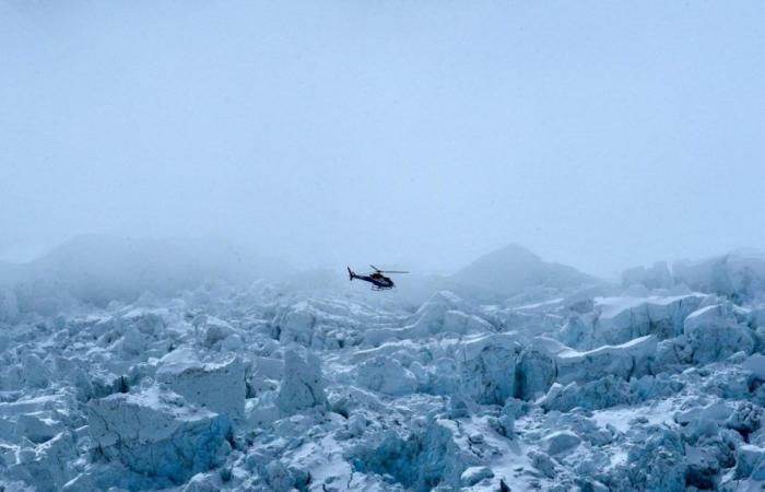 Everest, el hielo se derrite y emergen los cuerpos de los escaladores muertos