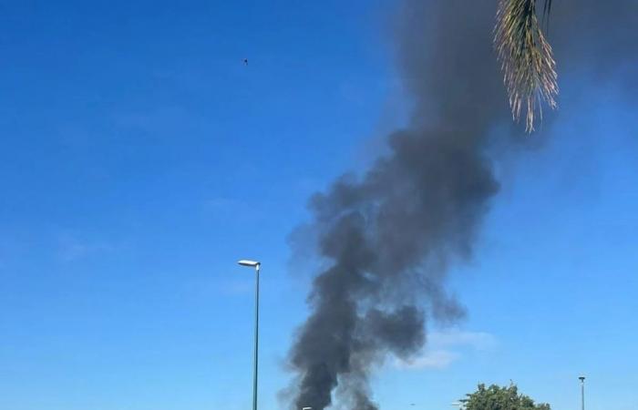 Más incendios en Nápoles: incendio en el vertedero, el antiguo campamento romaní en via Mastellone sigue ardiendo