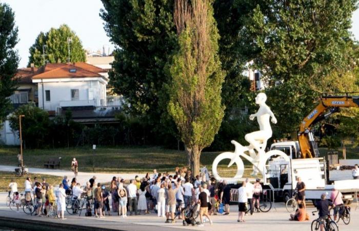 El día del Tour, todos nuestros pensamientos están para Marco Pantani, se ha inaugurado la maxi estatua en su honor.