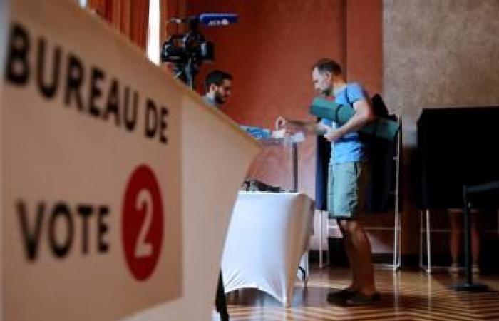 Francia, día de elecciones legislativas anticipadas: votación tras el fracaso de Macron