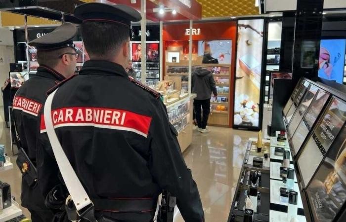 Ladrones en el duty free de Fiumicino, detenido por los Carabinieri • Terzo Binario News