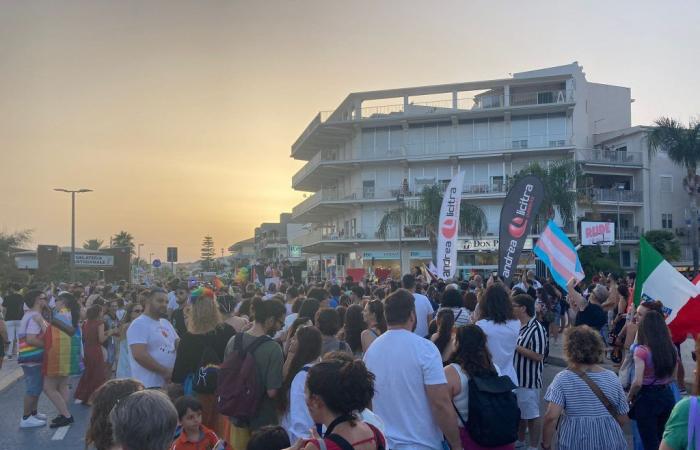 Ragusa Pride, una fiesta colorida y alegre en Marina con motivaciones muy importantes: “Igualdad de derechos y dignidad para todos”