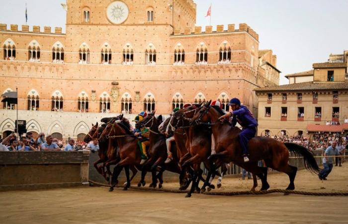 Palio di Siena: Nicchio gana la primera carrera