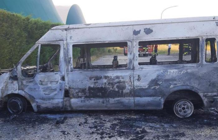Incendian autobús de niños: “Pero no nos detendrán”