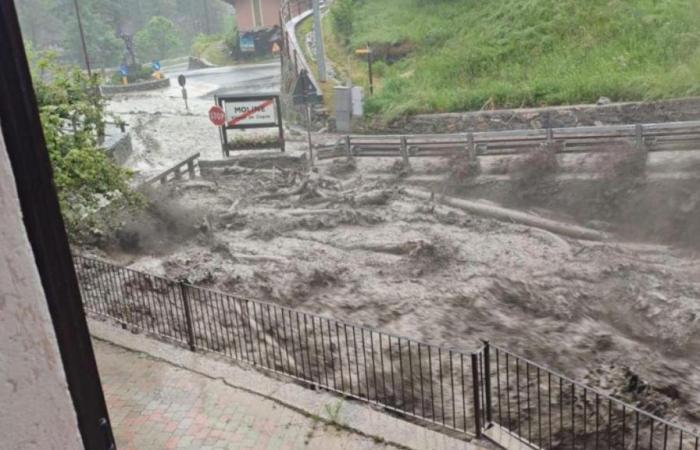 Cogne aislada, los torrentes se desbordan: deslizamientos de tierra debido a las lluvias en el Piamonte y el Valle de Aosta. Usseglio y Oulx también se vieron afectados