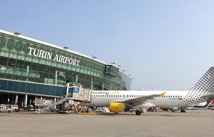 Retrasos caóticos en el aeropuerto de Turín: ningún vuelo despegó a tiempo