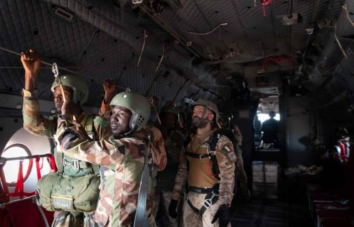 La misión bilateral italiana certifica nuevos paracaidistas nigerianos