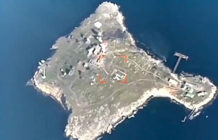 Bombardeo ucraniano en la Isla de las Serpientes: el vídeo del segundo aniversario de la liberación