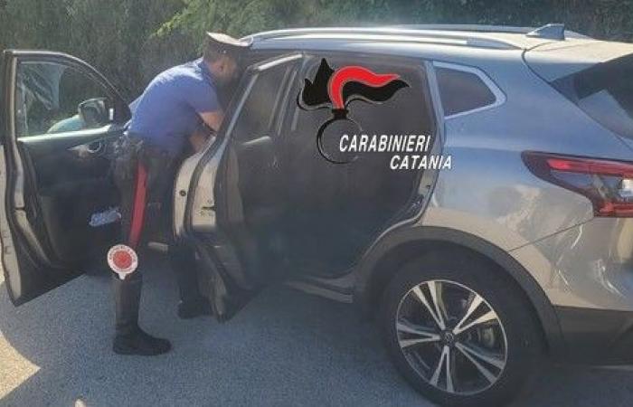 Gravina di Catania, dinero en el bolsillo, drogas en casa y en el coche: detenido