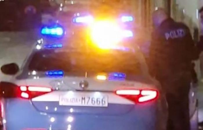 Ancona: Provoca un accidente, luego se enfurece y corre el riesgo de ser atropellado: la policía interviene