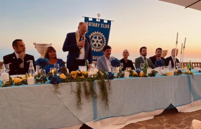 En el Rotary Club de Civitavecchia, el evento anual del “paso de campana”