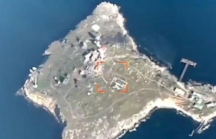 Bombardeo ucraniano en la Isla de las Serpientes: el vídeo del segundo aniversario de la liberación