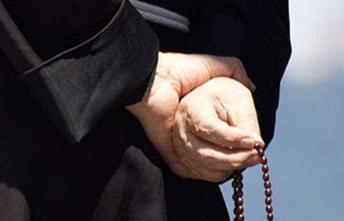 Investigado por pedofilia, tras la prescripción regresa como párroco en Reggino