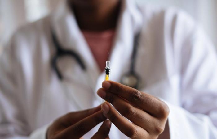 Covid y gripe, Moderna lista para lanzar la vacuna ambivalente: «Es más potente que los dos antídotos combinados»