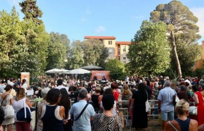 Llega ligero: el festival literario en el parque de Villa Fabbricotti
