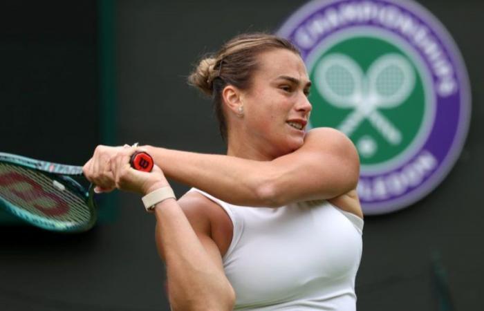 La tenista bielorrusa Aryna Sabalenka se retiró del torneo de Wimbledon, donde era una de las favoritas