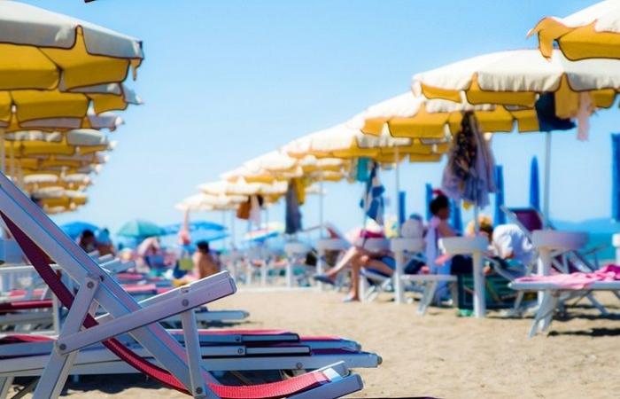 Verano 2024, querido paraguas, ¿cuánto me cuesta? AQUÍ están las playas más caras de Italia. PRECIOS