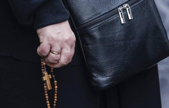 Prescrito por violencia sexual contra menores, pero el obispo la promueve: tormenta sobre el sacerdote en Reggio Calabria