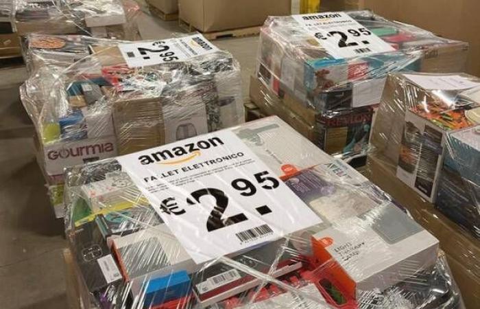 La estafa de paquetes no reclamados de Amazon vuelve a Facebook