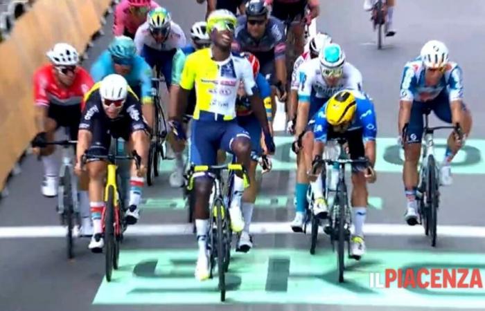 Tour de Francia, Girmay lidera el sprint en Turín y hace historia