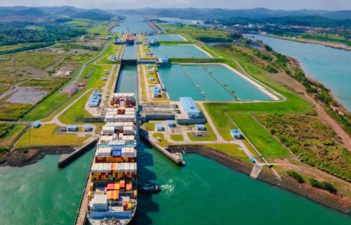 Canal de Panamá seco por la sequía: cientos de barcos esperando (y la situación va a empeorar)