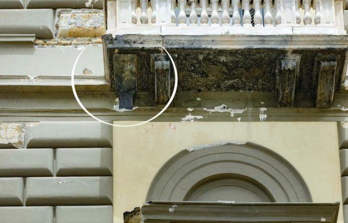 Nápoles, el balcón se derrumba en un restaurante frente al mar: el primer derrumbe hace dos meses: “Nadie intervino”
