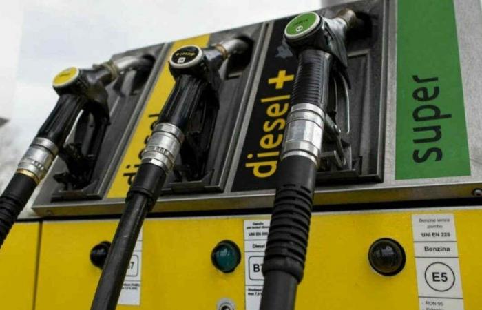 Comienzan de nuevo los aumentos de gasolina, el precio servido en la autopista es de 2,2 euros. Gasoil diésel servido a 1.925 euros/litro