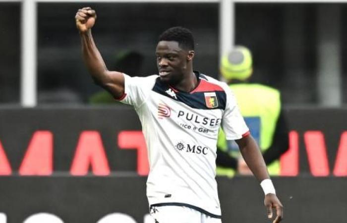 Génova, goles y sonrisas: Ekuban celebra la renovación con una jornada como social media manager