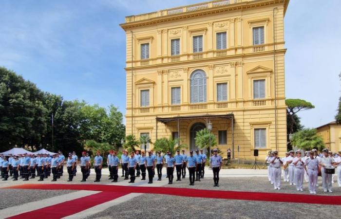 Ceremonia del 279° aniversario de la fundación de la Policía Municipal de Livorno. Los elogios y elogios.