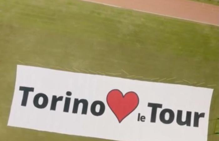 “A Turín le encanta el Tour”. Un lienzo gigante visible en todo el mundo da la bienvenida al Tour de Francia