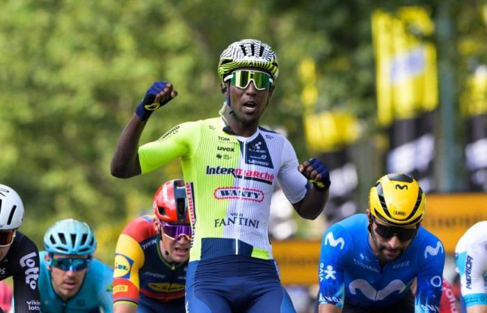Tour, en Turín Girmay gana al sprint, primer eritreo de la historia, Carapaz gana el maillot amarillo