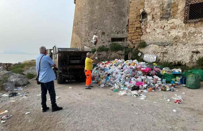 Palermo, residuos abandonados ilegalmente: limpieza de la playa Virgen María