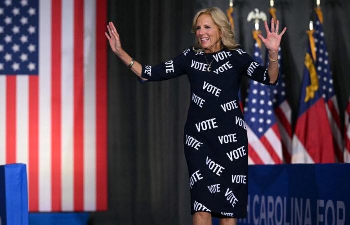 Jill Biden lo dice con un vestido: «Vota»