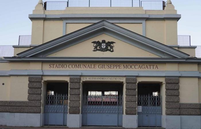El Municipio de Alessandria comienza a revocar el estadio de los grises