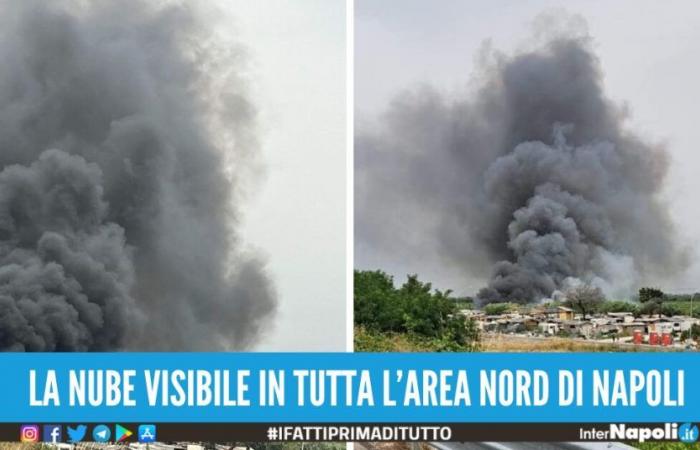Otro incendio tóxico en Giugliano, llamas cerca del campamento romaní en via Carrafiello