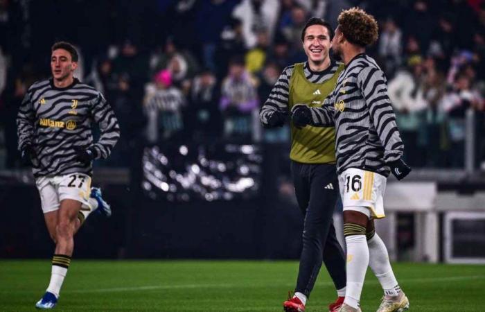 De Rossi, primer regalo tras la renovación: llega el mejor jugador de la Juventus | Comparación Ghisolfi-Giuntoli, hay acuerdo en el precio