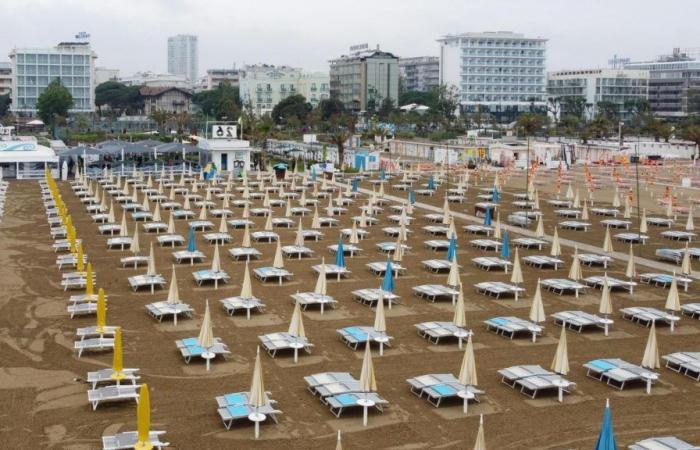 El mal tiempo frena la asistencia a las playas, baja del 10% al 60%