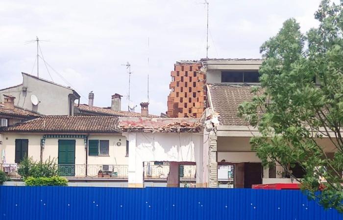 Escuela Mártires de la Libertad, han comenzado las demoliciones