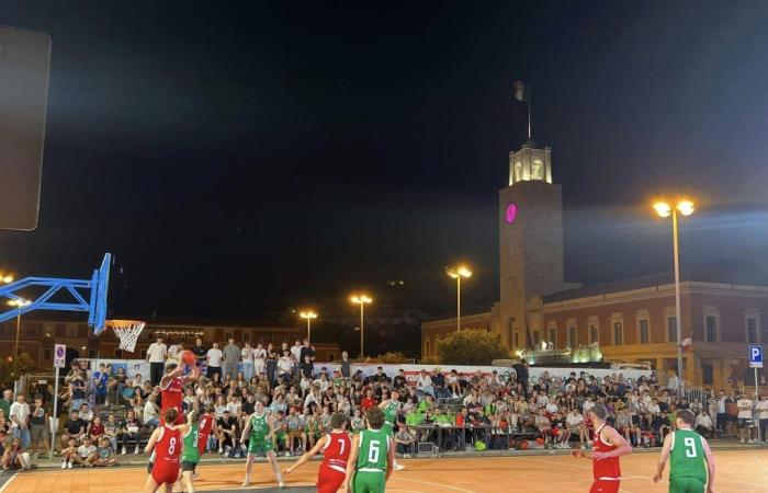 Baloncesto, buena participación del público en la jornada inaugural del torneo Latina