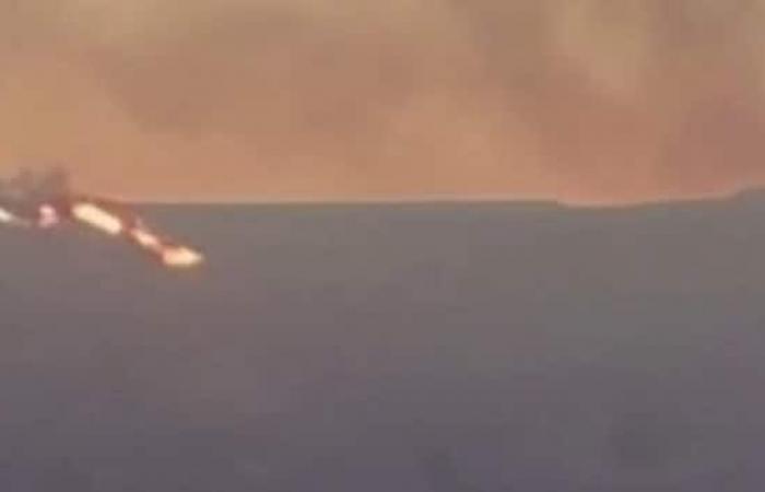 Grecia, los bomberos luchan contra los incendios en las islas de Kos y Chios. VIDEO