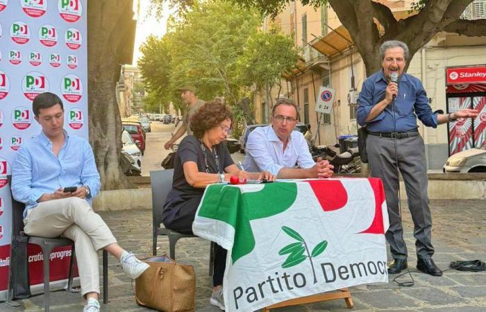 Messina, asamblea del PD en la plaza sobre la emergencia del agua: ciudadanos indignados, expertos preocupados