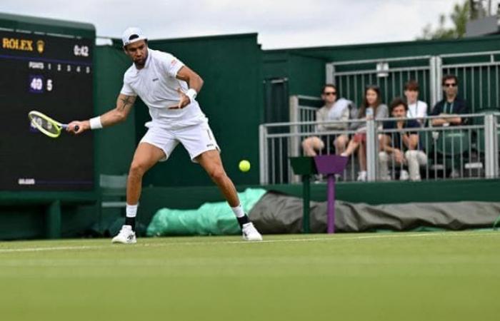 Vive Wimbledon: es el día de Djokovic. Seis italianos también sobre el terreno de juego: Nardi, fuera. Bellucci-Shelton pasan al quinto set