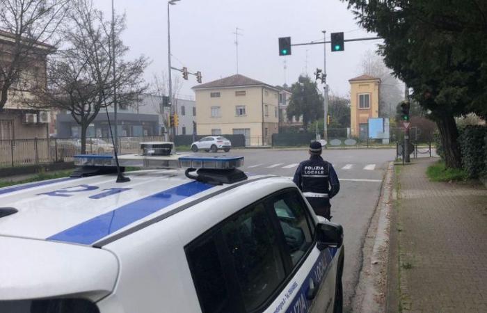 Puesto de control de la policía local de Reggiano: detenido tras una larga persecución