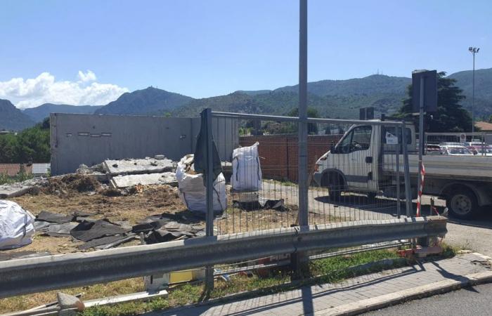 Rescate en helicóptero en el hospital de Terni, intervención de 44.000 euros en curso: primeras demoliciones