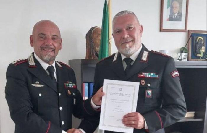 Medalla de oro al mérito para el Mariscal Mayor Roberto Scarpone