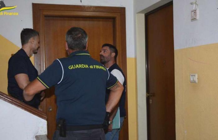 Drogas: pedidos online y lista de precios, 5 detenciones – Pescara