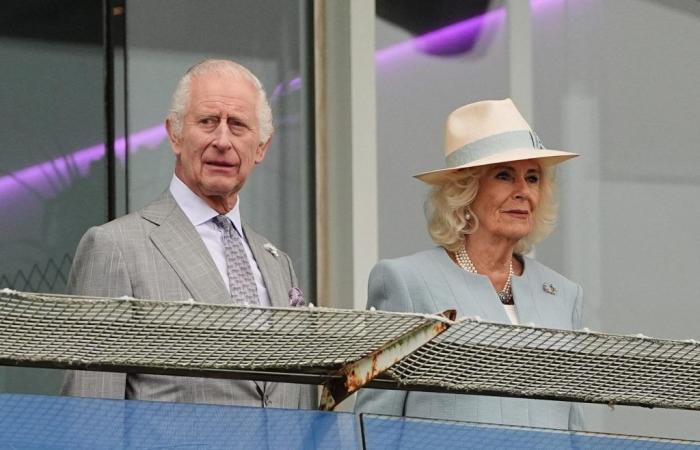 Charles y Camilla, comienza la visita a Escocia