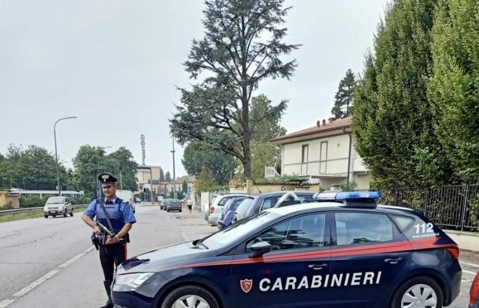 Tarde de Cremona – Cremona: borracho y con el permiso revocado, sorprendido conduciendo una motocicleta, huye al ver una patrulla de Radiomóvil. Un hombre de 36 años fue denunciado y multado