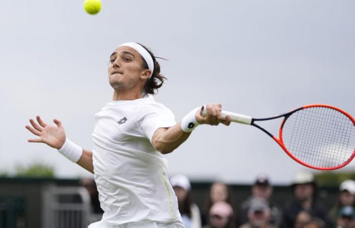 Wimbledon 2024, Mattia Bellucci pierde ante Ben Shelton en el quinto set en el partido de las interrupciones